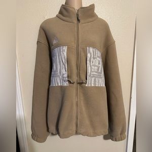 Men Nike ACG zip up sweater with detailed pockets in the front size Large!!!